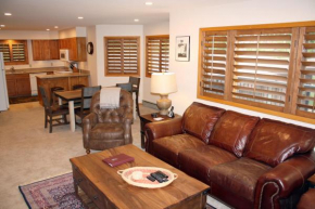 Woods Manor #302-A - Close to Main Street - Access to Indoor Hot Tub and Shuttle Breckenridge